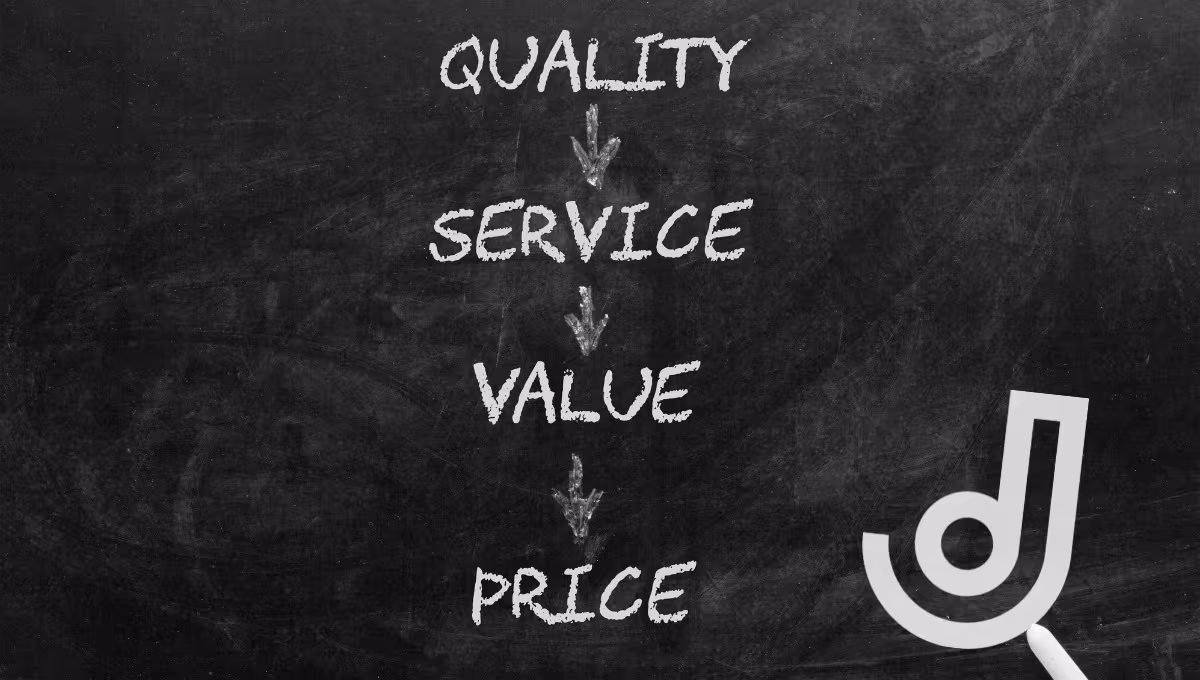 Médico mostrando transparencia de precios en consulta