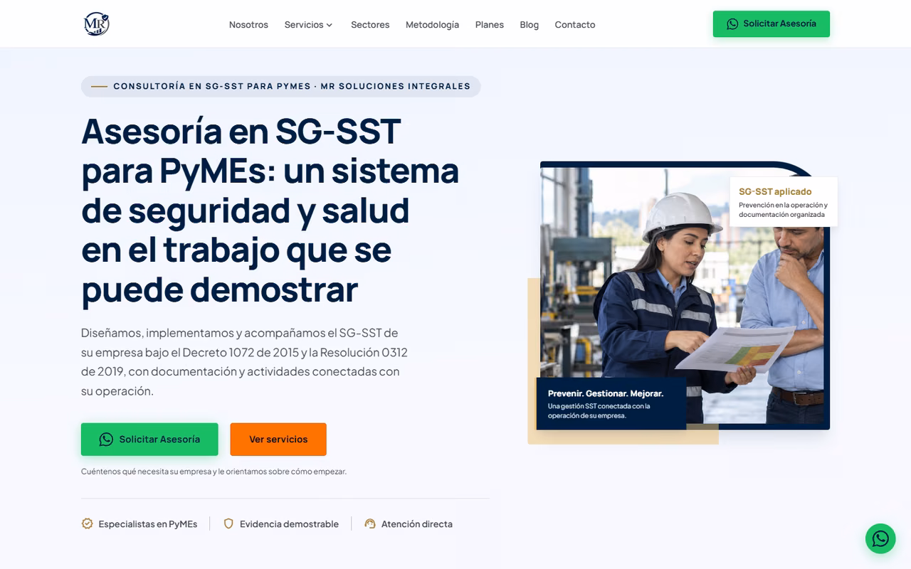 Página de inicio de mrsolucionesintegrales.co en escritorio con el titular «Asesoría en SG-SST para PyMEs» y los botones «Solicitar asesoría» y «Ver servicios»